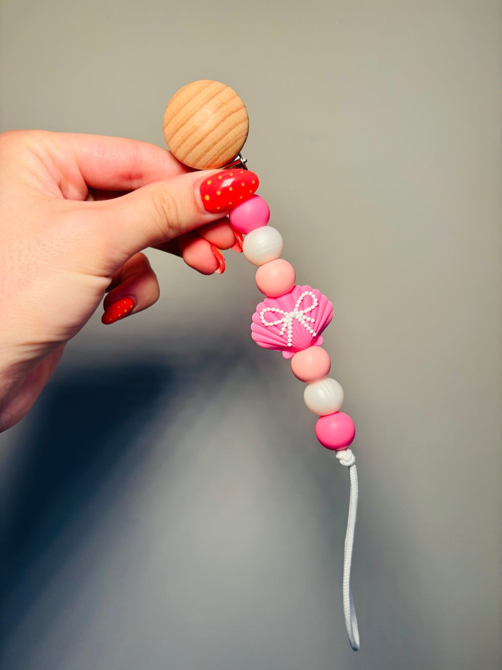 Seashell Paci Teething Clip