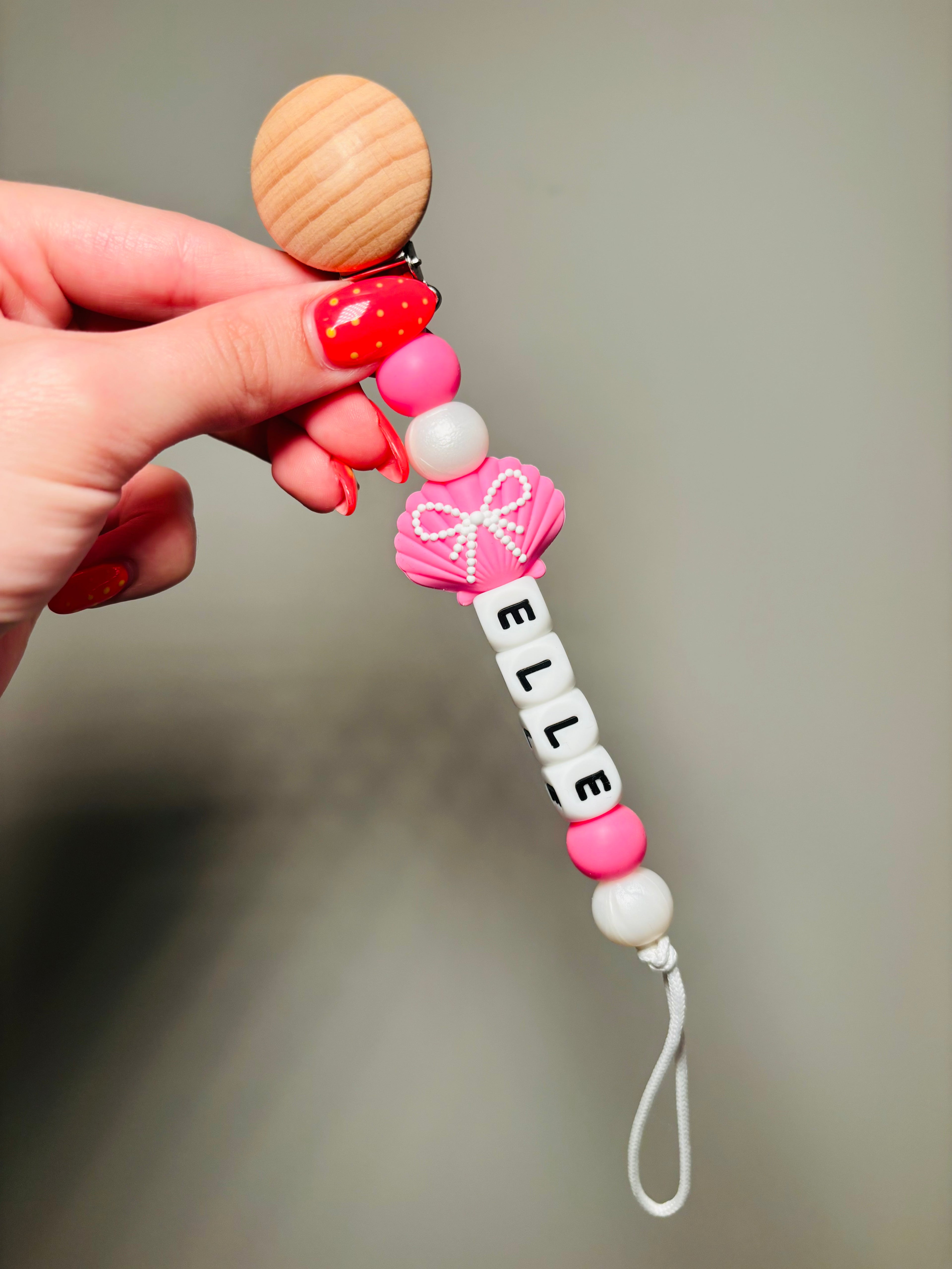 Seashell Paci Teething Clip